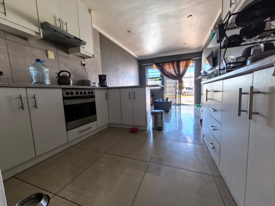 8 Bedroom Property for Sale in Turf Hall Estate Western Cape